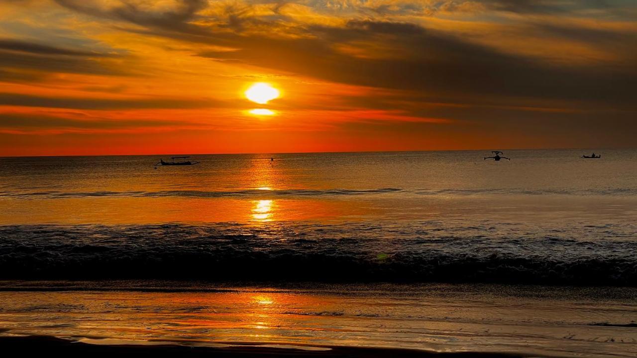Sunset Palms Beach Villa Jimbaran Exteriör bild